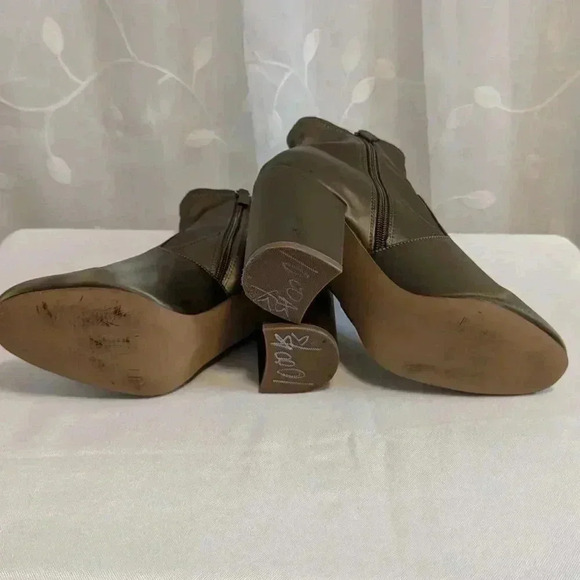 Steve Madden Olive Color Satin Look/Feel Ankle Boots, Size 8.5 - Picture 6 of 6